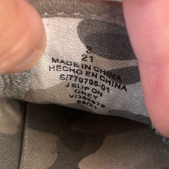 Old Navy Kids Grey Canvas Slip-on Loafer Sneakers Size 3 Casual Comfort Shoes - Picture 11 of 13